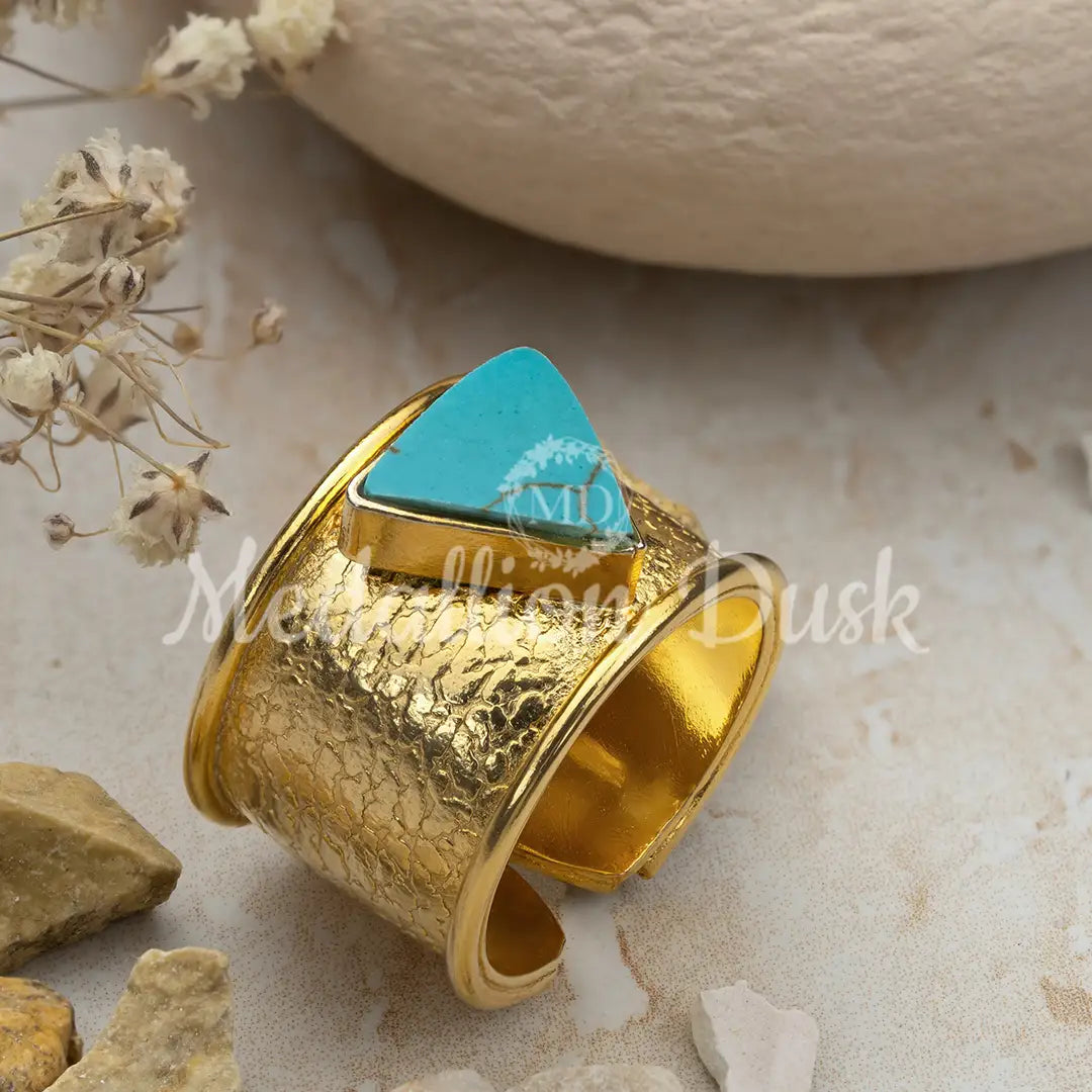 Ferozi Triangular Ring